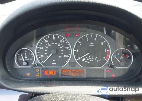 2003 BMW 330Xi z USA, uszkodzony, nr VIN WBAEW53433PG09353